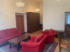 Sedací souprava a nábytek z prezidenstkého apartmá - 2