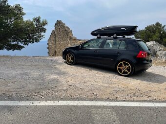 Příčníky thule střešní nosič vw golf 5 - 2