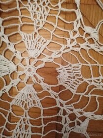 Ručně háčkovaná záclona - 2