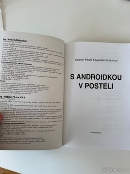 kniha S androidkou v posteli - Pikora a Šichtářová - 2