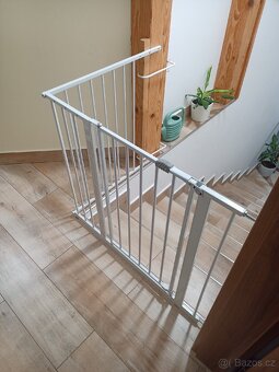 Dětská schodišťová zábrana - 2