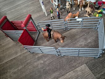 Prodam ohrady,kone,staje,doplnky,prevazne Schleich - 2