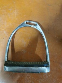 jezdecké třmeny - 2