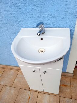 UMYVADLO SE SKŘÍŇKOU - 2