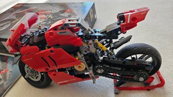 Lego Technic 42107 Ducati Panigale V4 R - 2