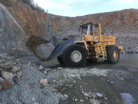 Nakladač VOLVO 330E - 2