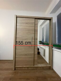 Robustní šatní skříň - 2