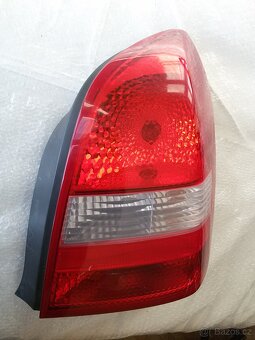 Nissan Primera P12 : Světlo sedan. - 2