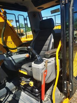 Pasovy bagr Jcb 220x l 4f - 2