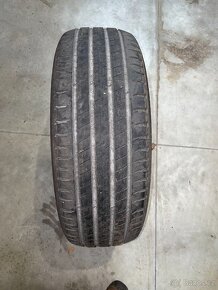 Pneu 235/65 R17 - 2