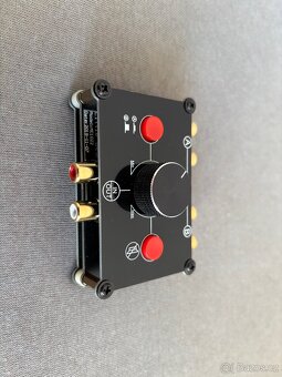 Přepínač + regulátor hlasitosti RCA - 2