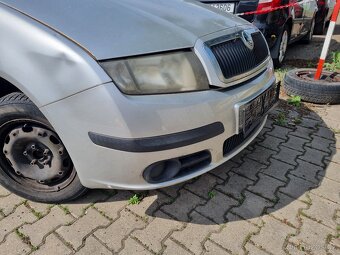 Škoda Fabia I facelift přední nárazník / kapota stříbrný - 2