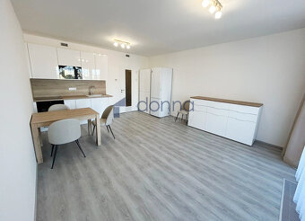Pronájem bytu 1+kk/L 37m², Poděbradská, Praha 9 - Hloubětín, - 2
