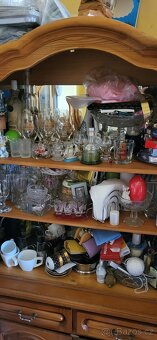 Dřevěná vitrína/skříň - 2