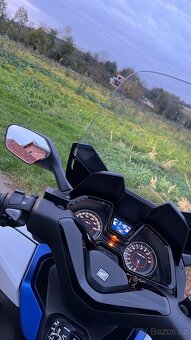 Forza 125 akrapovič top stav - 2