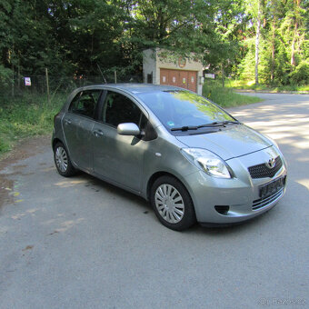 Toyota Yaris II 1,3VVT-i 64kw, AUTOMAT, Klimatizace - 2