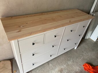 IKEA Hemnes komoda s 8 zásuvkami - bíl. mořidlo - 2