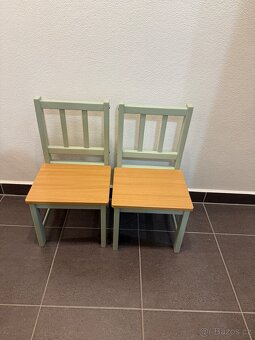 Prodej dětského stolečku včetně dvou židliček - 2