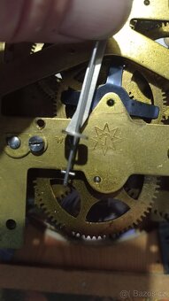 Staré nástěnné hodiny - 2