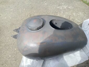 Nádrž Jawa ČZ asi malá kyvačka - 2