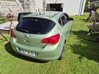 Opel Astra J 1.4 Turbo, benzín - 2