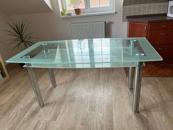 Skleněný jídelní stůl - 2