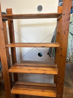 Dřevěný regál - 2