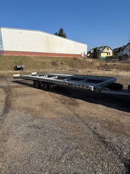 Přepravník aut - 2