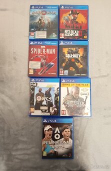 PlayStation 4 slim - 2