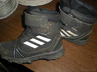 Salovky + kopacky+ zimni boty+rukavice+helma - 2