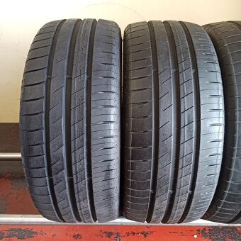 Goodyear 195/40 R17 81V 2x6,5mm 2x5mm - 2