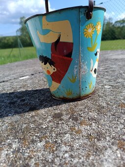 Plechový kyblík na písek - 2