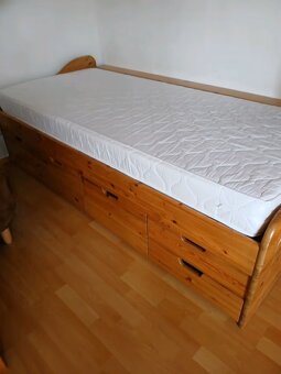 Postel 200x100cm - matrace, rošt a noční stolek - 2