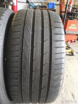 2xletní pneu 245/40/18. Nokian. - 2