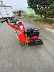 Motorový řezač spár - 2