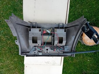 Střední panel peugeot - 2