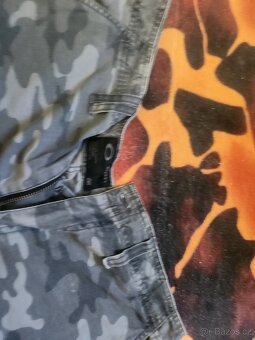 OAKLEY cargo šortky vel . 36 stav 9/10 , stav viz foto mir - 2
