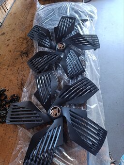 Kryty kol Škoda 57H 601 169B - 2