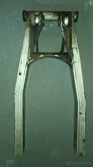 Suzuki GSX-R 750 (do r. 1987) - kyvná vidlice - 2