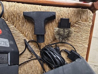 Vysavač ruční - 2