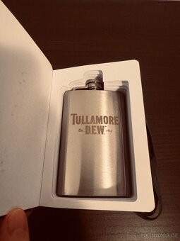 TULLAMORE D.E.W. - KNIHA S PLACATKOU - 2