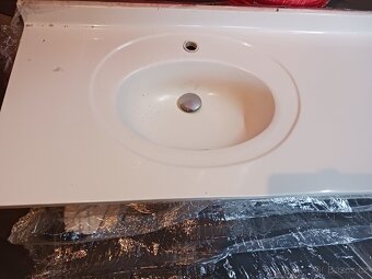 Laminátová deska s umyvadlem - 2