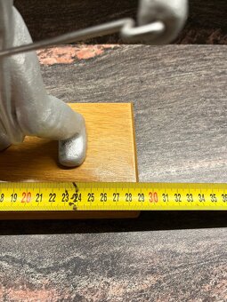 Soška slévač na podstavci - 2