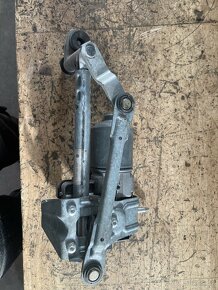 Motor Levého stěrače Touran - 2