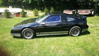 Pontiac Fiero V6 2,8 GT manuál - 2