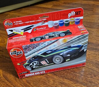 Jaguar XKR GT3 1:32 AIRFIX Gift set - 2