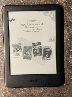 Čtečka knih Amazon Kindle 10. gen 8GB černá 3 - 2