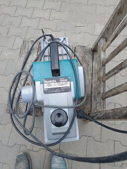 Velký elektrický hoblík - 2