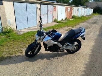Suzuki GSR 600 - 2
