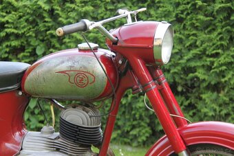 ČZ 175/470 sport r.v. 1968 původní lak, linky, kryt řetězu - 2